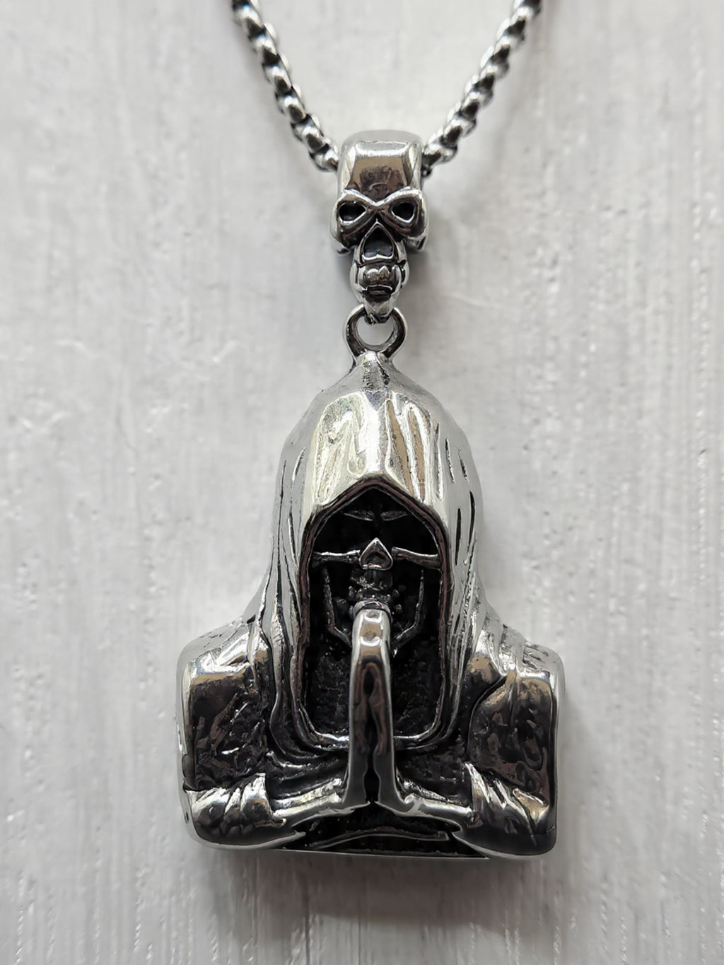 GRIMMY R. PRAYS PENDANT