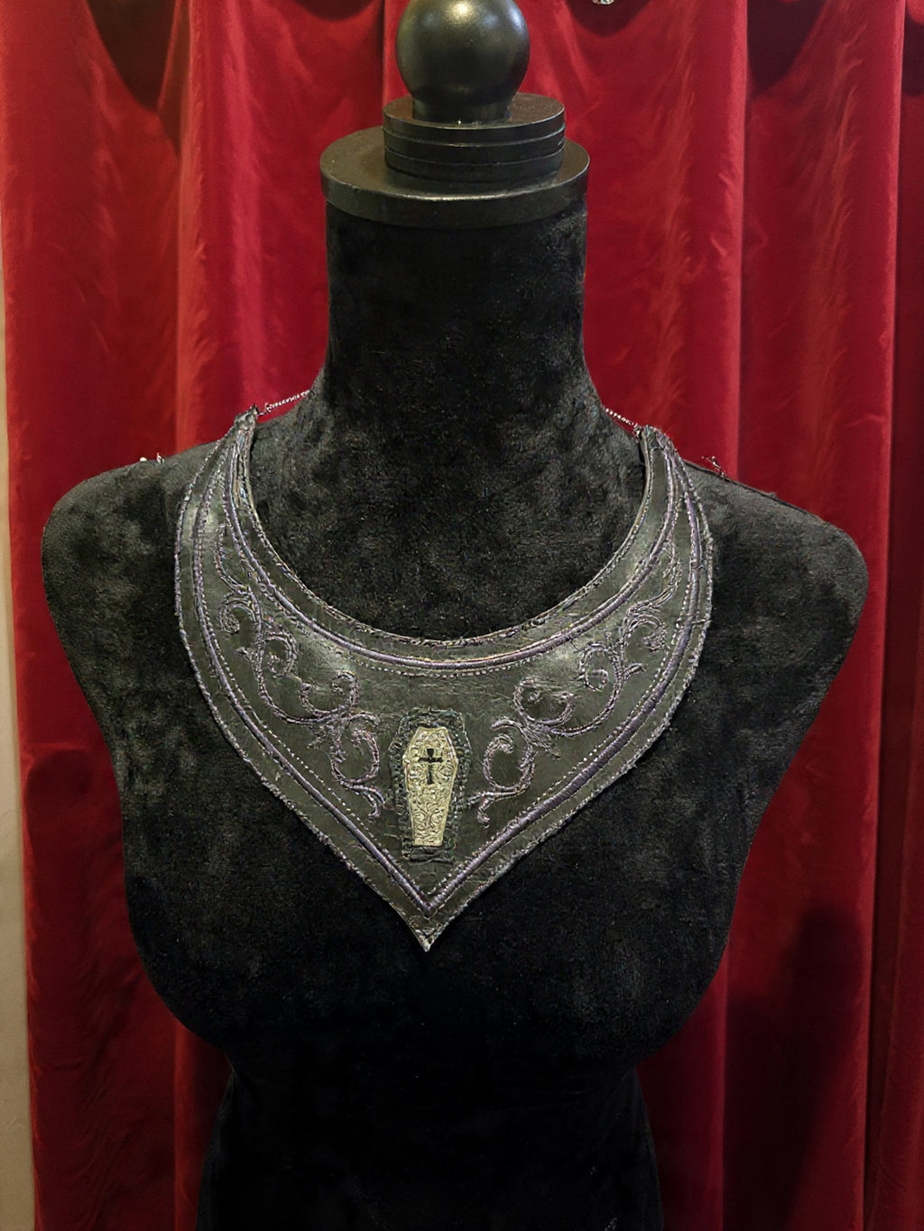 COFFIN NECKLACE