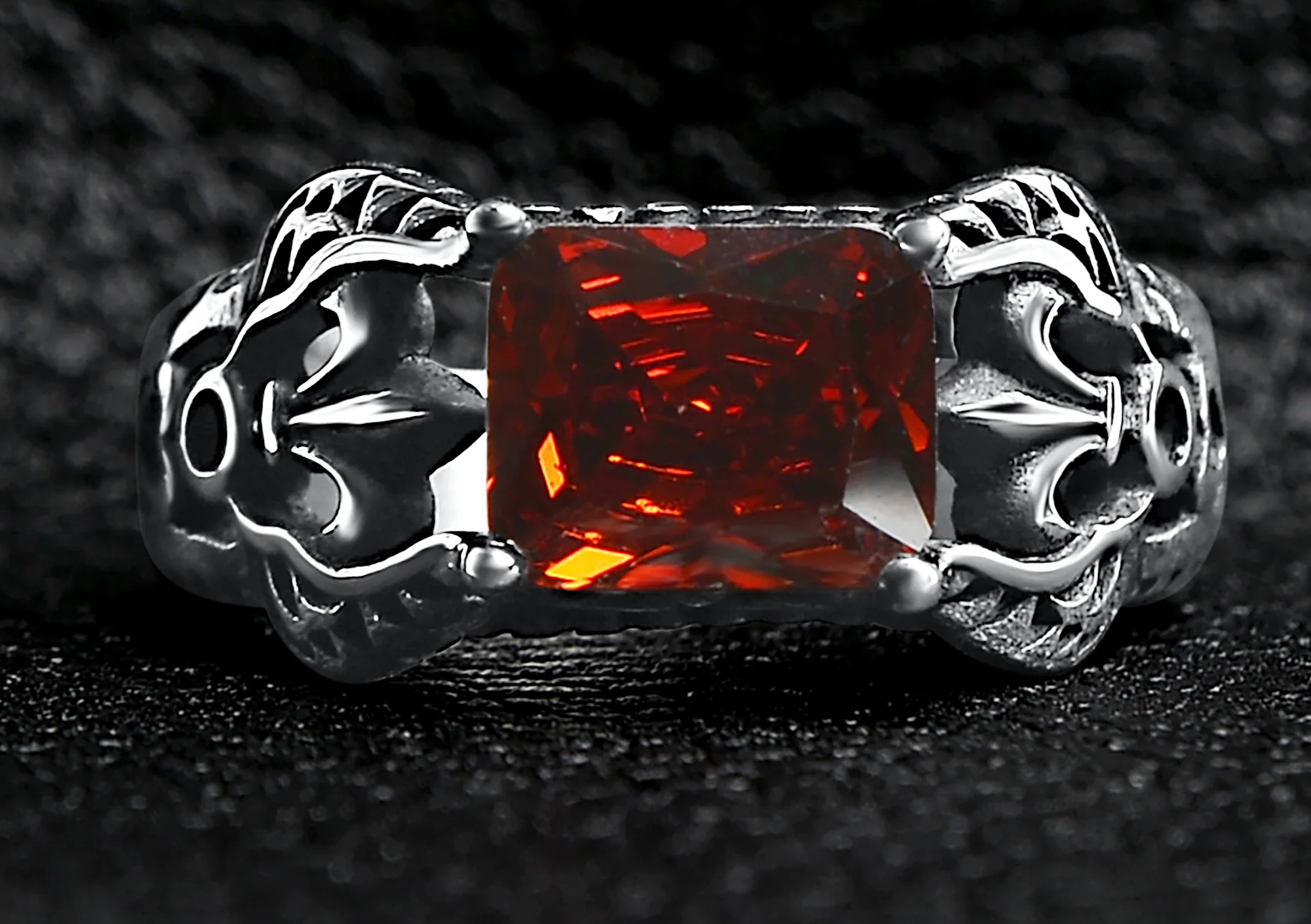 CRIMSON FLEUR DI LIS RING