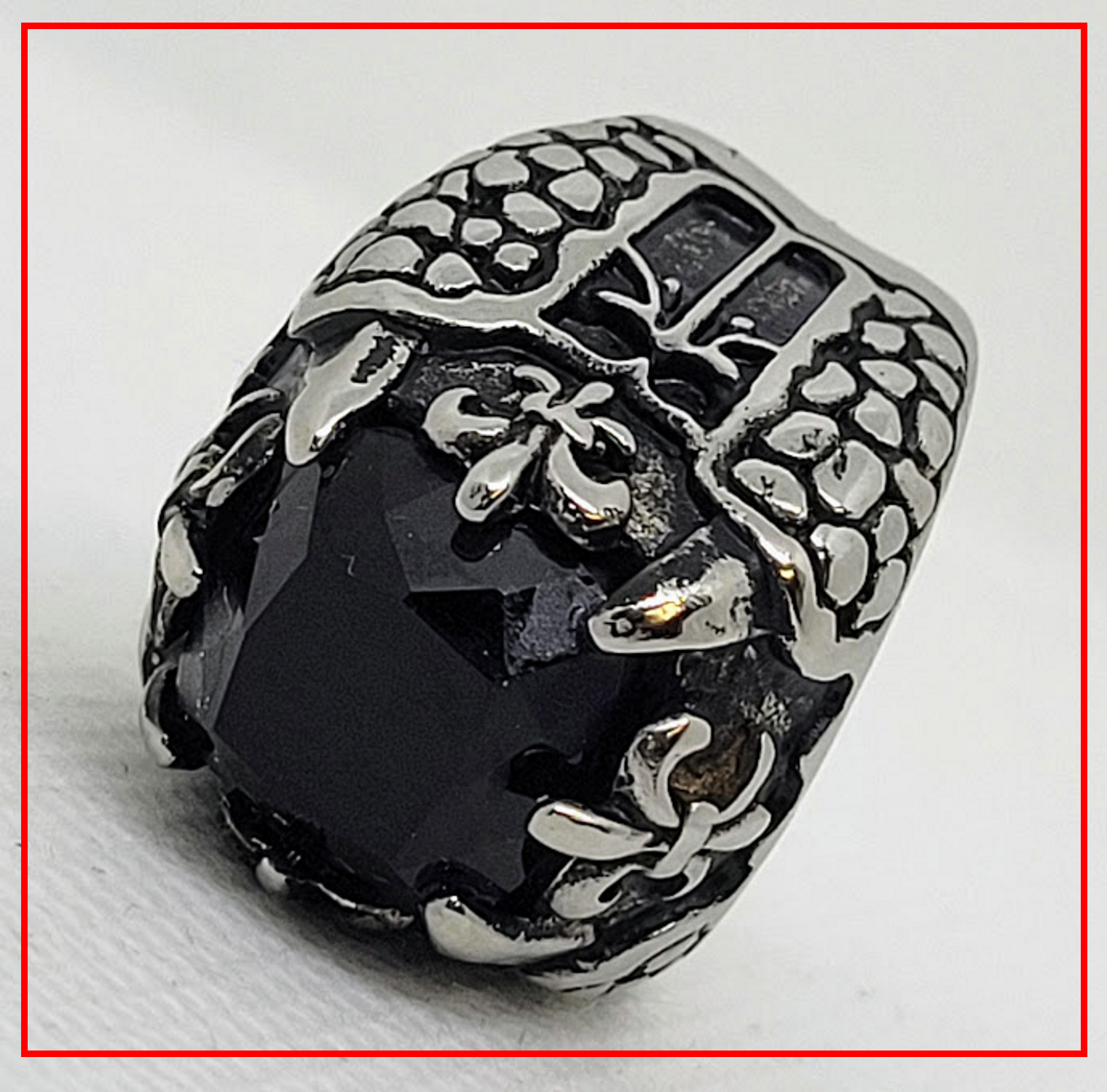 LILLY & CLAW RING