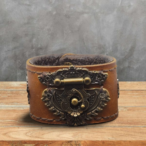 LEATHER HINGE CUFF BRACELET