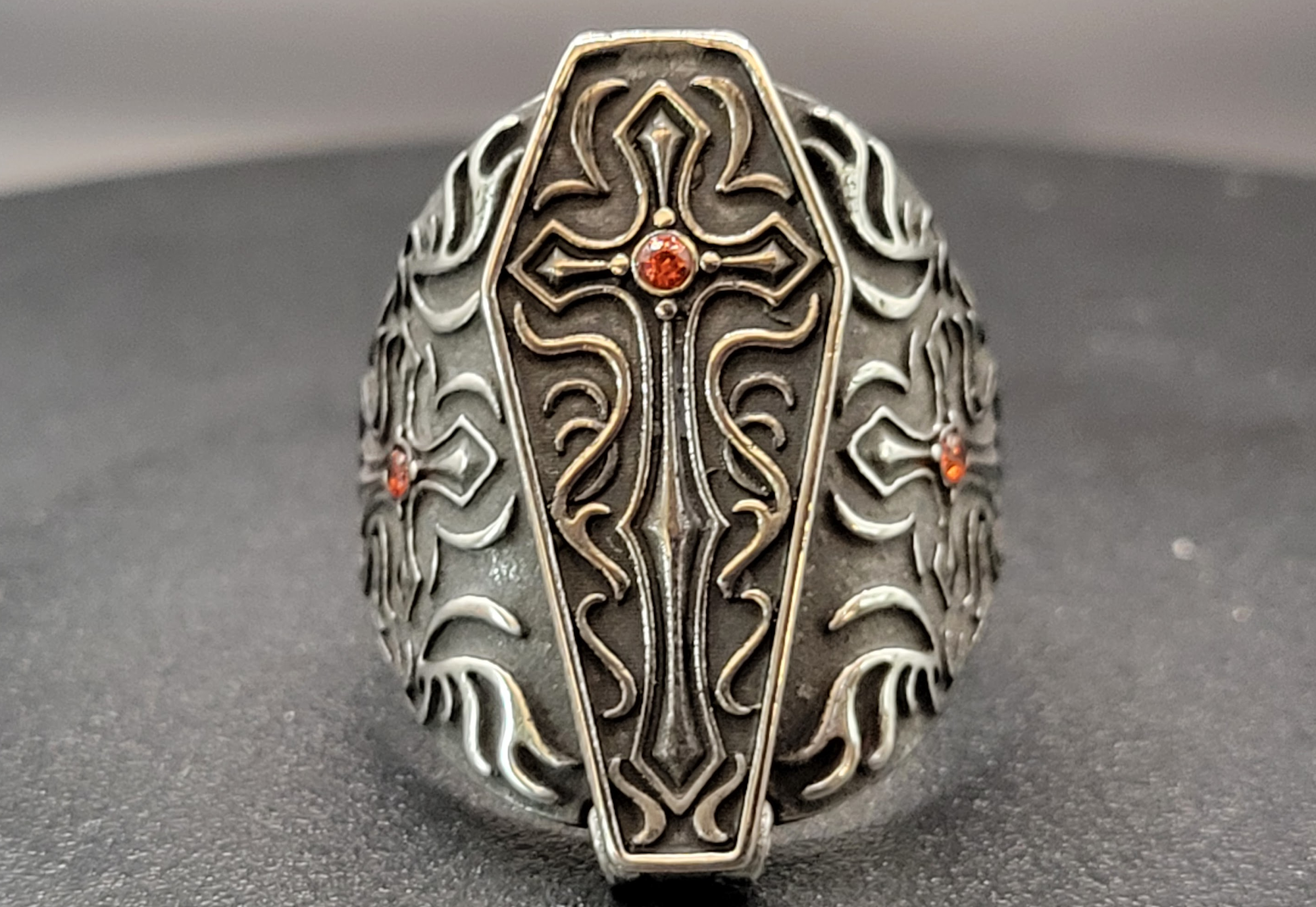 COFFIN PILLBOX RING