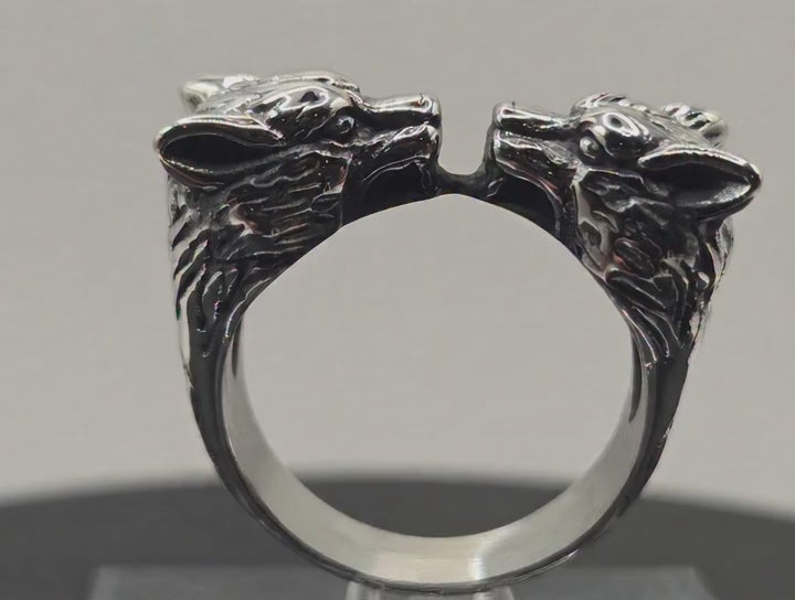 DOUBLE WOLF HEAD RING