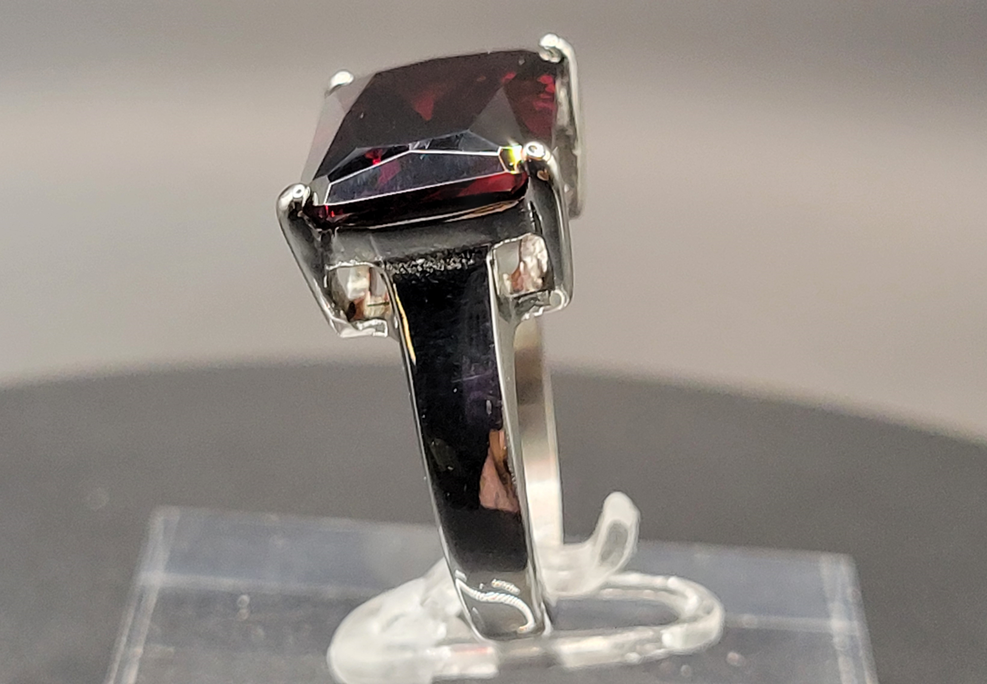 RED CRYSTAL RING  SZ 8