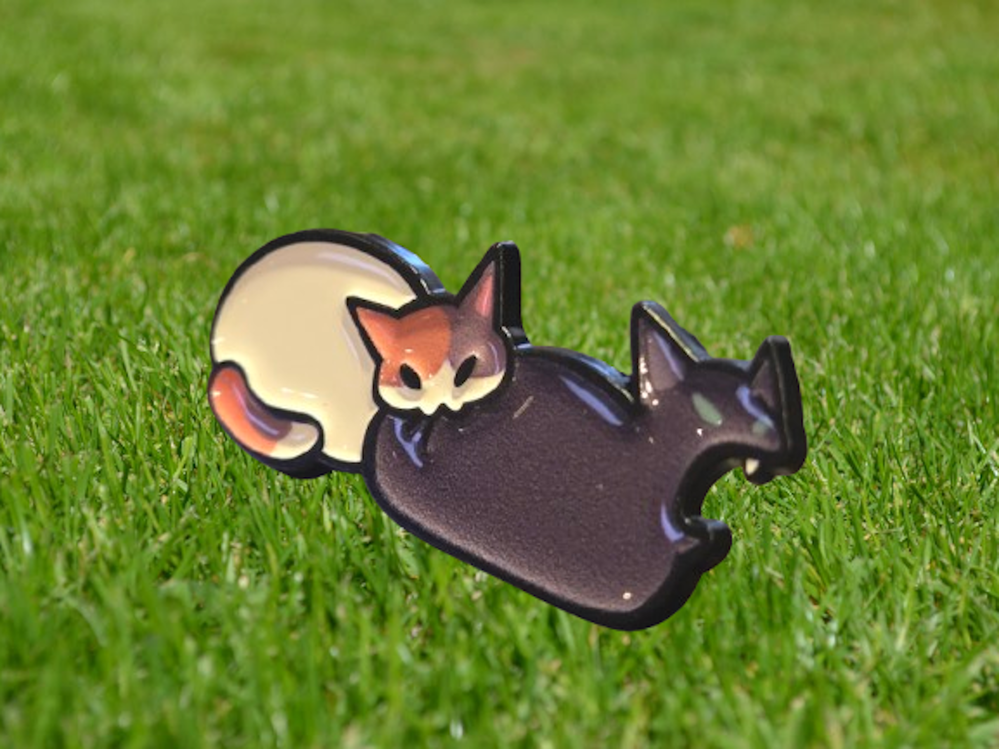 SCAPPY AND PEARL LAPEL PIN