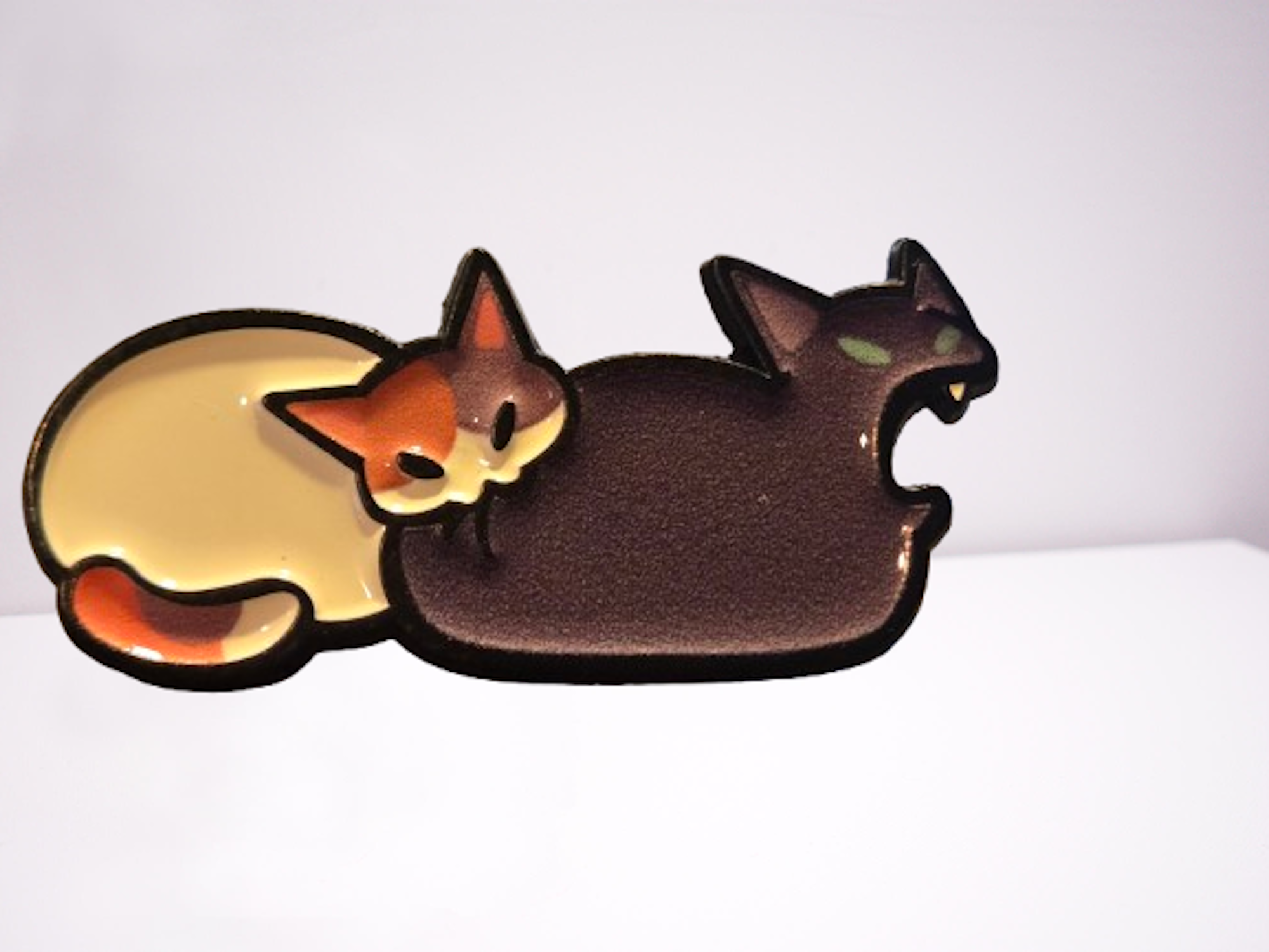 SCAPPY AND PEARL LAPEL PIN
