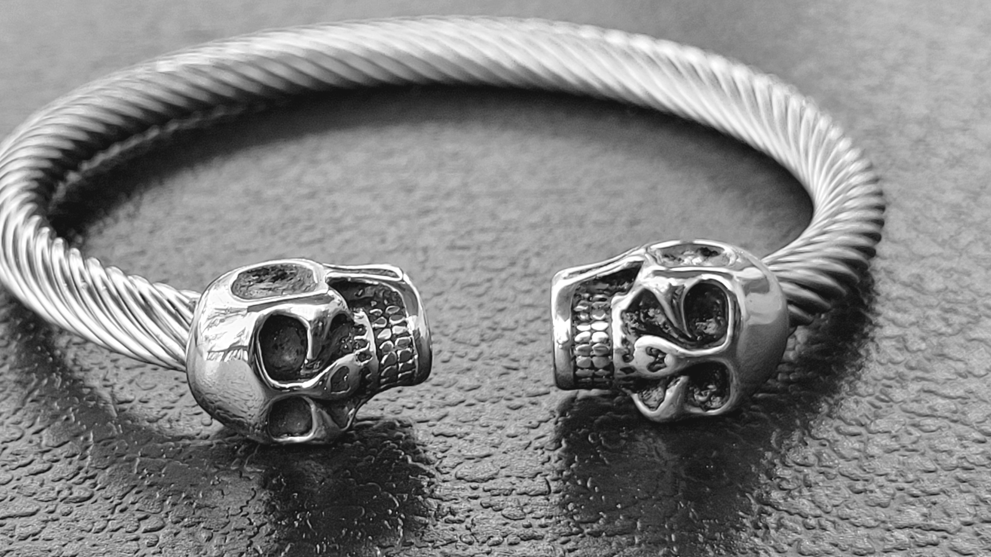 MR. BONES TWISTED BANGLE