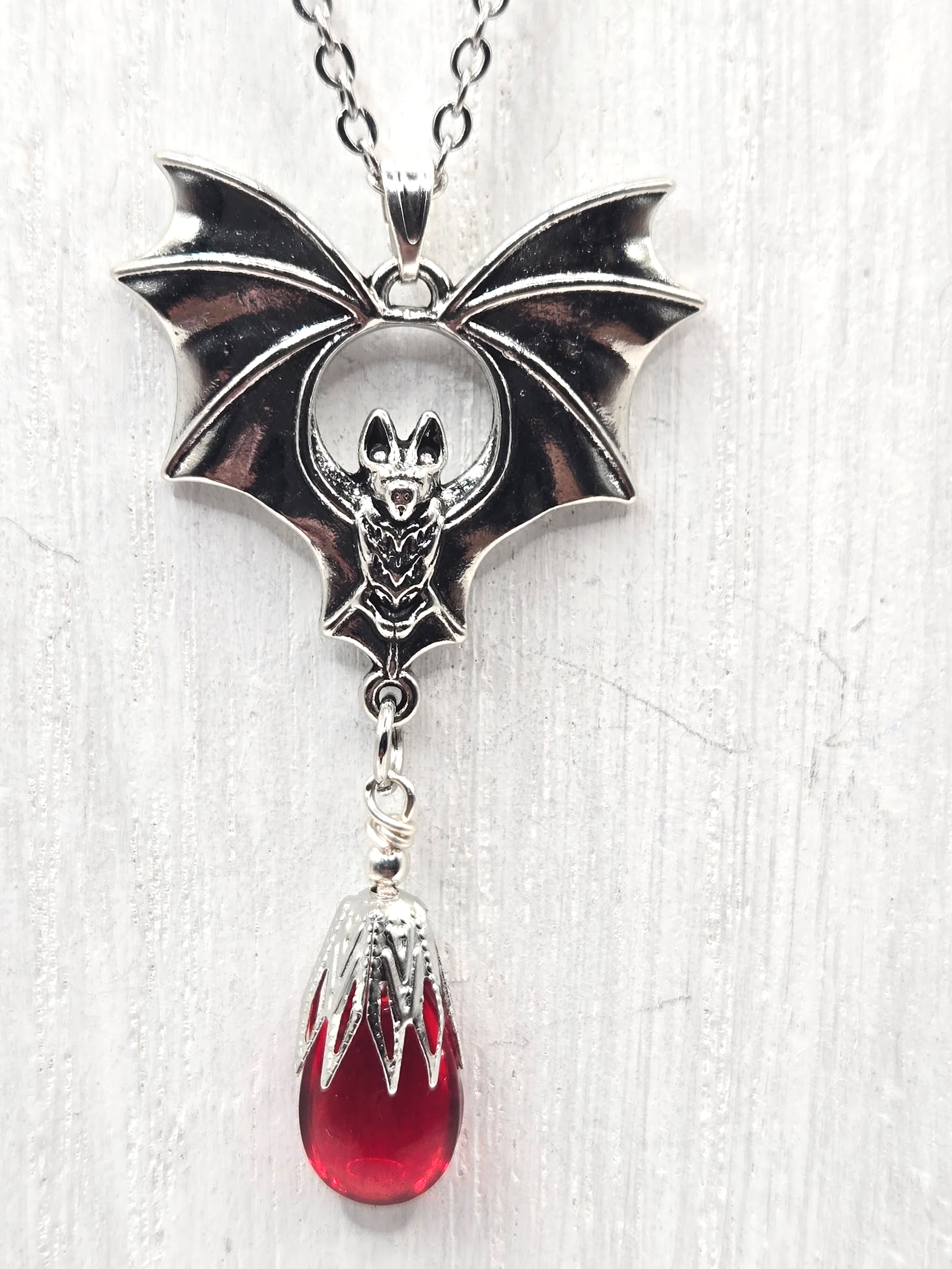MR. BAT VAMP PENDANT