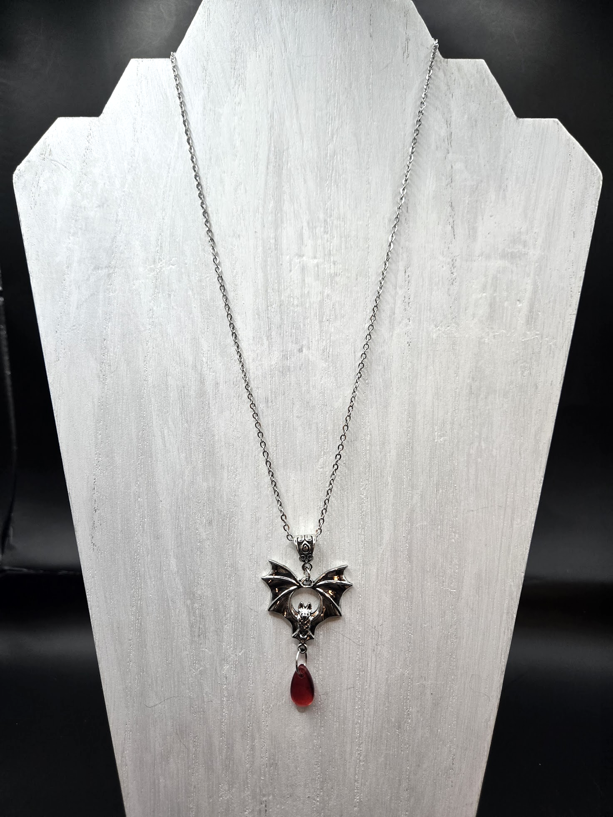 MR. BAT VAMP PENDANT